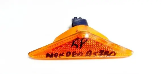 Ford Mondeo Mk III Front fender indicator light