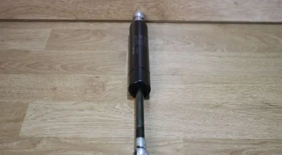 Volvo V70 Tailgate strut 8643038
