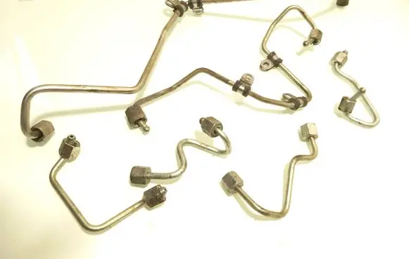 Fuel injector supply line/pipe