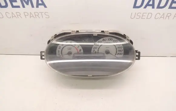 Toyota Yaris Speedometer (instrument cluster) 8380052330 D218