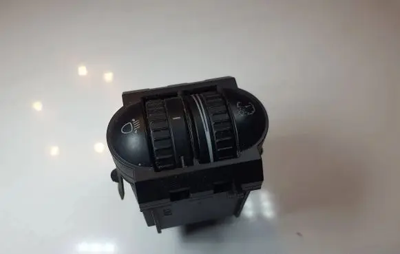 Volkswagen Golf V Headlight level height control switch 1K0941333D