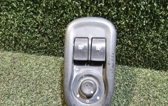Renault Master III Electric window control switch 8200637849 8200002442B