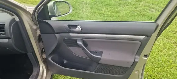 Volkswagen Golf V Front door card panel trim