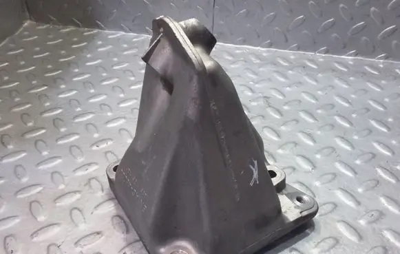 Mercedes-Benz S W221 Engine mounting bracket A2722230704 2722230704