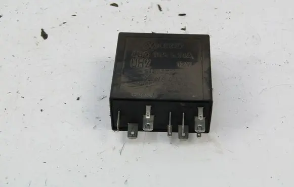 Volkswagen PASSAT B5 Other relay 