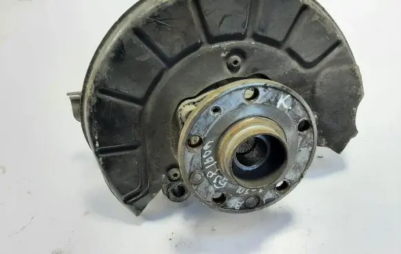 Volkswagen PASSAT B6 Front wheel hub