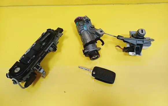 Audi A3 S3 8L Ignition lock 4B0905851C 8D9827573A