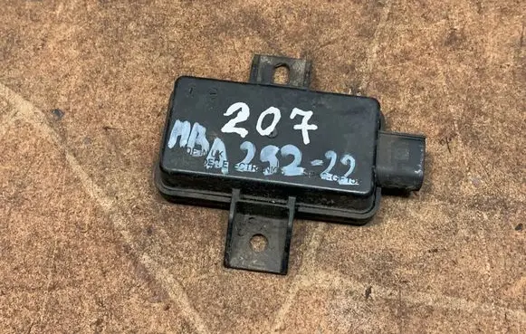 Mercedes-Benz E C207 W207 Tire pressure control unit A0009008402