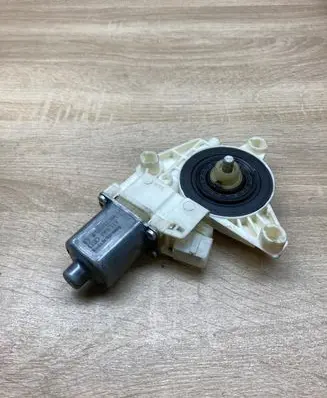 Mercedes-Benz C W204 Rear door window regulator motor A2048200642 0130822504