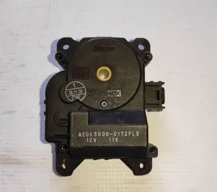 Toyota Sienna XL30 III Air flap motor/actuator AE0638000172