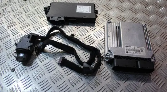 BMW 5 E60 E61 Engine control unit/module 7806987