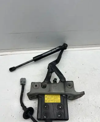 Engine bonnet/hood hinges