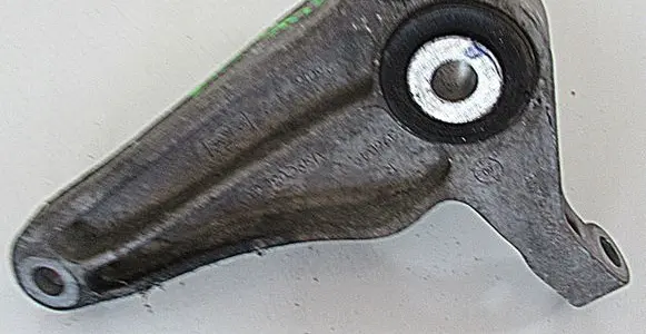 Ford Focus Engine mounting bracket
