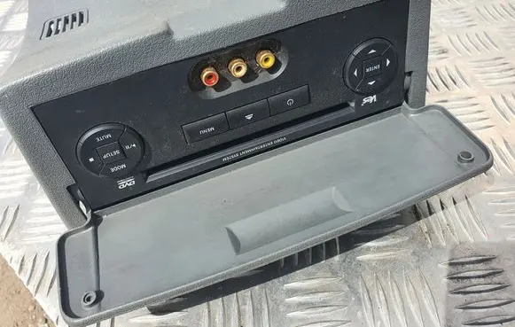 Jeep Cherokee CD/DVD changer P05064250AB