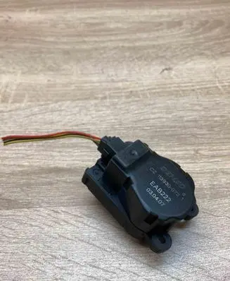 BMW 1 E81 E87 Air flap motor/actuator CZ113930072 EAB222 WITHPLUG