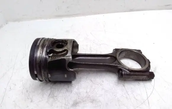 Ford Galaxy Piston with connecting rod 085190