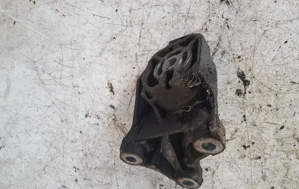 Volvo S60 Engine mounting bracket