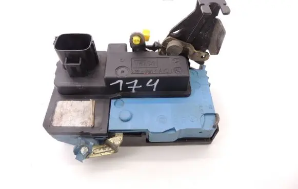 Volvo V70 Front door lock D174