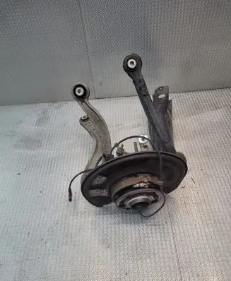 Mercedes-Benz E C207 W207 Rear wheel hub