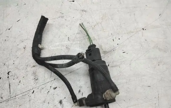 Volkswagen Golf V Windscreen/windshield washer pump 1T0955651A