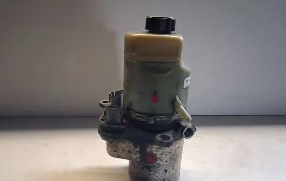 Ford Focus Power steering pump 4M513K514AD