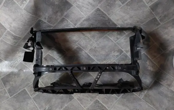 Volkswagen Phaeton Radiator support slam panel