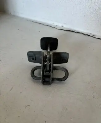 BMW 5 E28 Front door check strap stopper 19258359