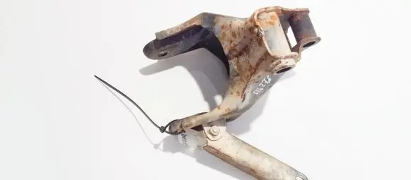 Mazda 626 Engine mounting bracket