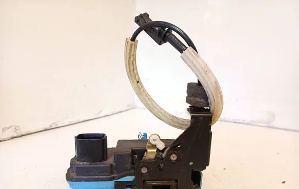 Volvo XC70 Front door lock