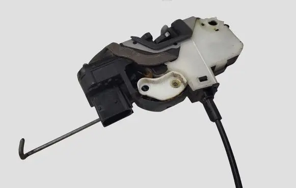Opel Insignia A Front door lock 13503802