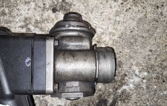 BMW 5 E39 EGR valve 99t210 11.71-2248139