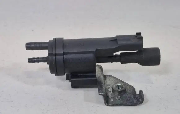 Mercedes-Benz C W204 Valve vacuum 0025401497