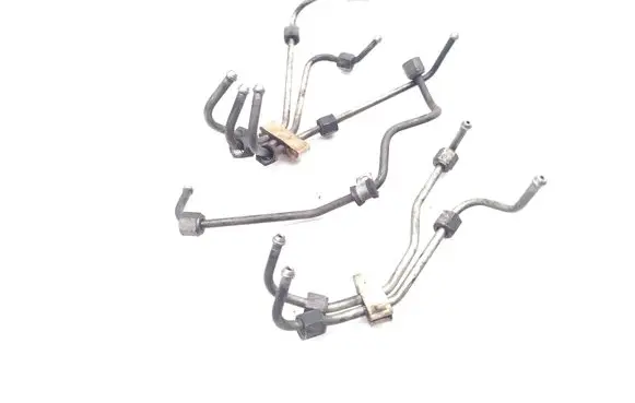 Volvo XC90 Fuel injector supply line/pipe 