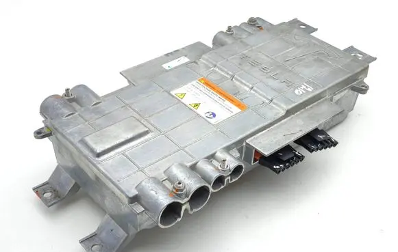Voltage converter inverter