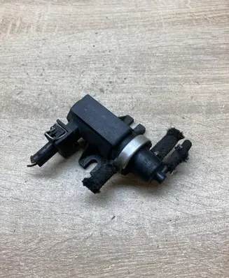Volkswagen PASSAT B5 Vacuum valve 1H0906627