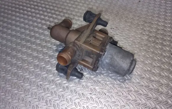 Mercedes-Benz Vito Viano W639 Coolant heater control valve 0018300684