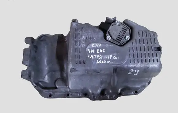 Volkswagen Tiguan Oil sump 03C103603T