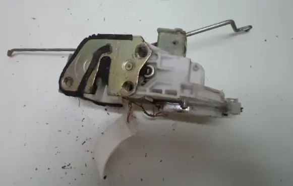 Mitsubishi Galant Front door lock