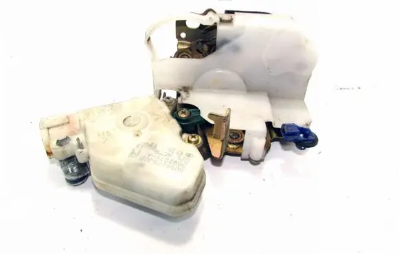 Suzuki Grand Vitara II Rear door lock 8055265J00