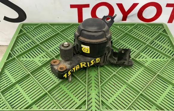 Toyota Yaris Engine mount bracket