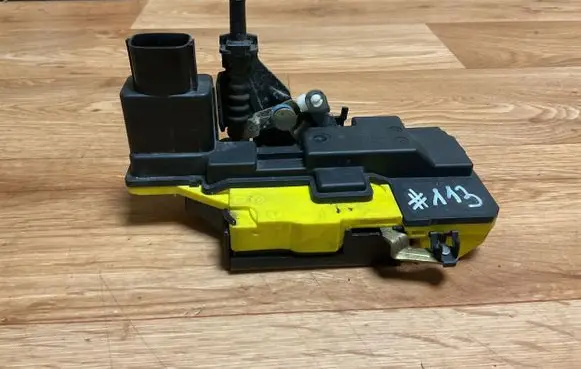 Volvo V70 Rear door lock 