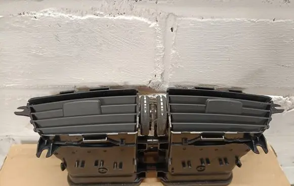 Mercedes-Benz C W204 Dash center air vent grill A2048306054 258210