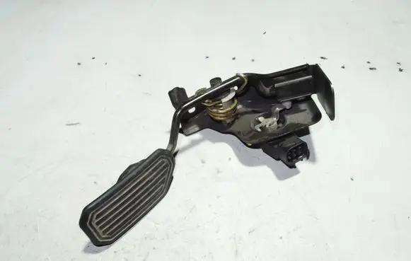 Toyota Avensis T250 Accelerator throttle pedal 8928135020