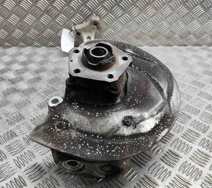 Front wheel hub