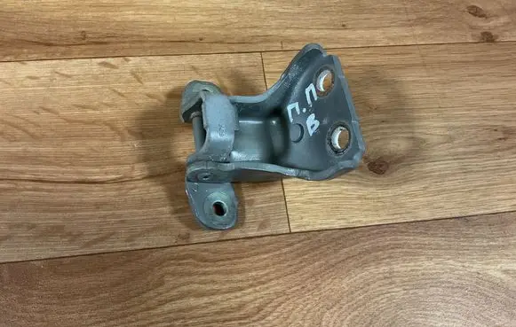 Mercedes-Benz ML W163 Front door upper hinge 