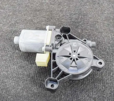 Skoda Superb B8 (3V) Front door window regulator motor 0130822717 5Q0959801B