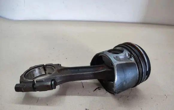 Peugeot 407 Piston with connecting rod