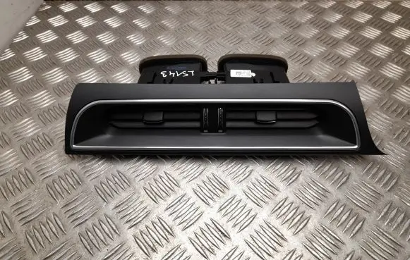 Rear air vent grill