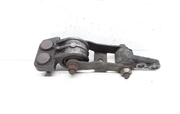 Volvo S80 Engine mount bracket 30680750