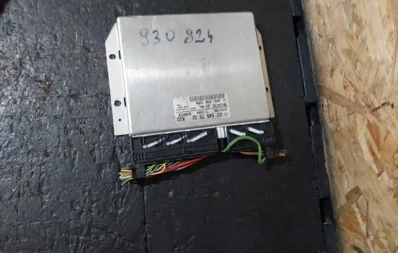 Mercedes-Benz E W210 Central body control module 0175457532 0265109056